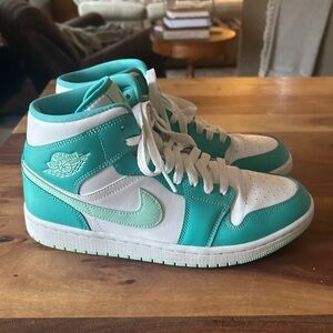 Women’s Marine Green Nike Jordan’s Size 9.5